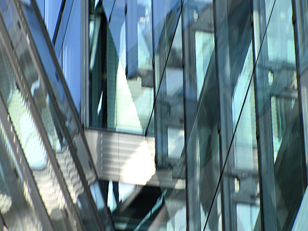 Futuristische Glas-Architektur (Berlin)